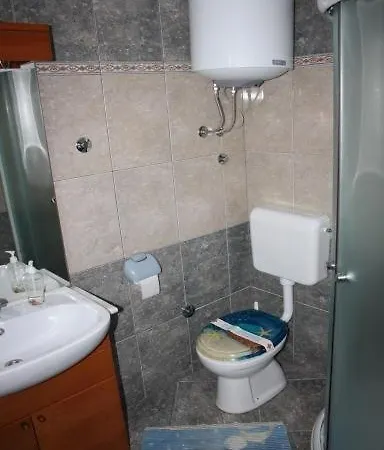 Studio In Duba With Terrace, Air Conditioning, Wifi, Washing Machine Apartmán