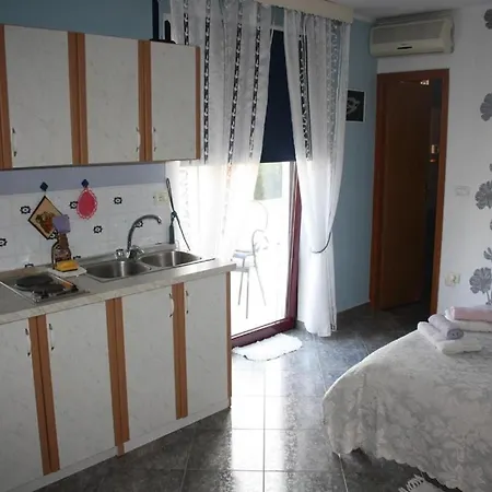 Studio In Duba With Terrace, Air Conditioning, Wifi, Washing Machine Apartmán *