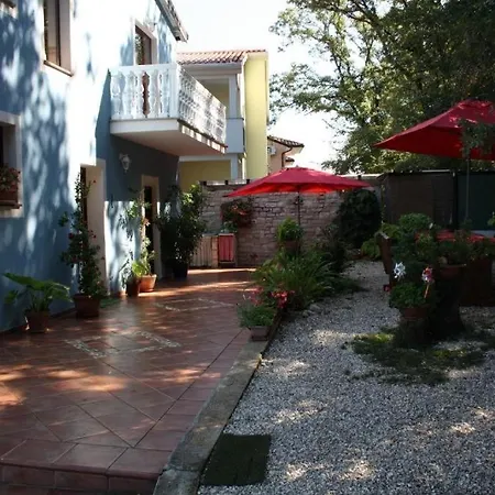 Studio In Duba With Terrace, Air Conditioning, Wifi, Washing Machine