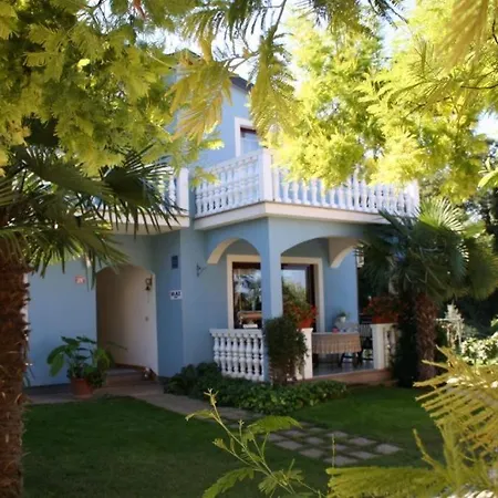 Studio In Duba With Terrace, Air Conditioning, Wifi, Washing Machine